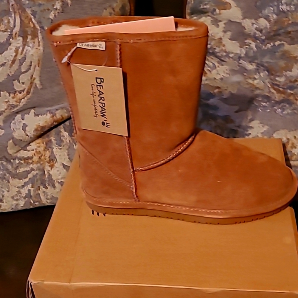 Bearpaw boots Size 11 Hickory